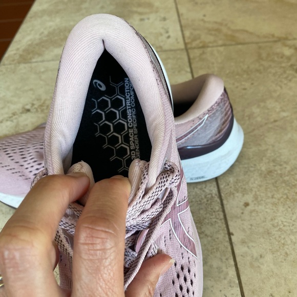 Asics Gel Kayano 28 Light Pink Running Shoes - Picture 6 of 10